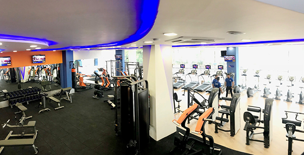 Plus Fitness open 24 hour gym franchise in India - Great gym training floor